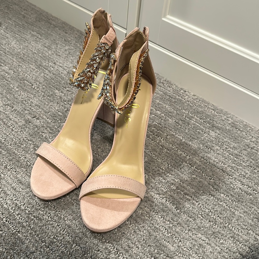 Never worn lulus heels